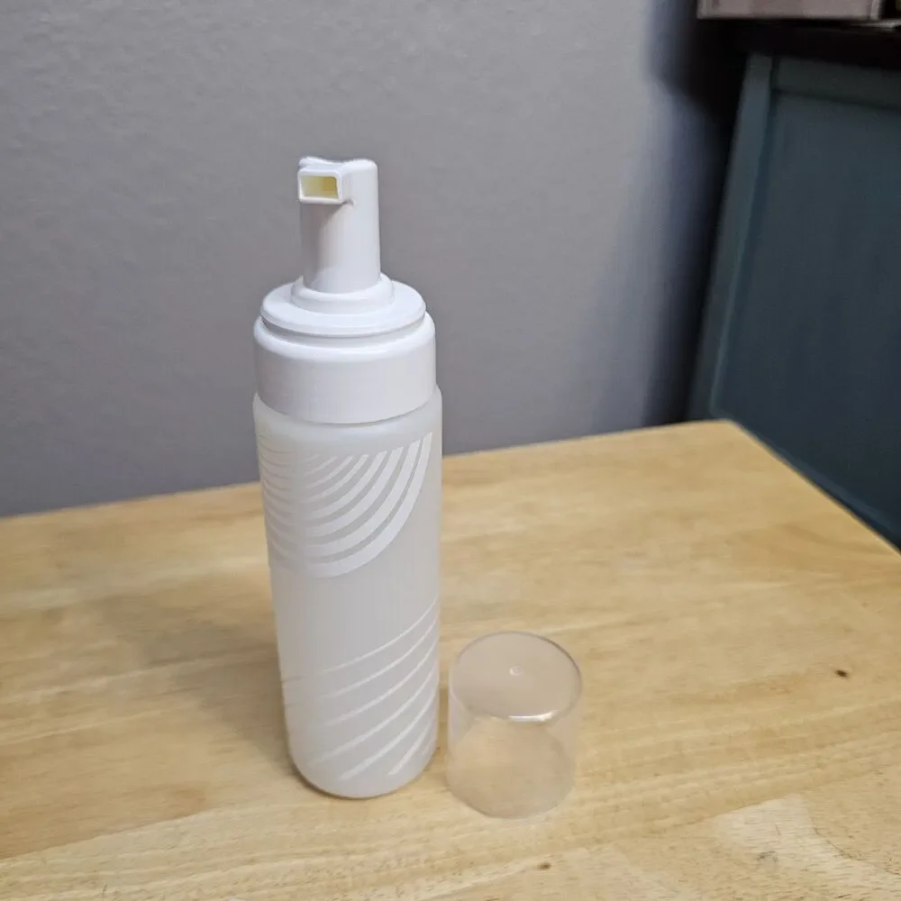 Pampered Chef Foaming Soap Pump Dispenser #2516 White w/ Instructions Canada
